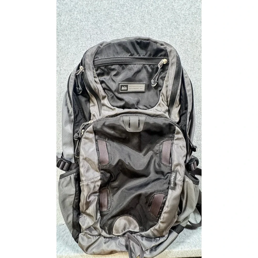 REI Traverse Daypack Hiking Backpack Grey Black Ripstop Nylon Hydration Ready